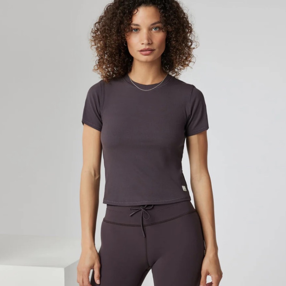 Women's Pose Fitted Tee Sangria size S small new with tags $58